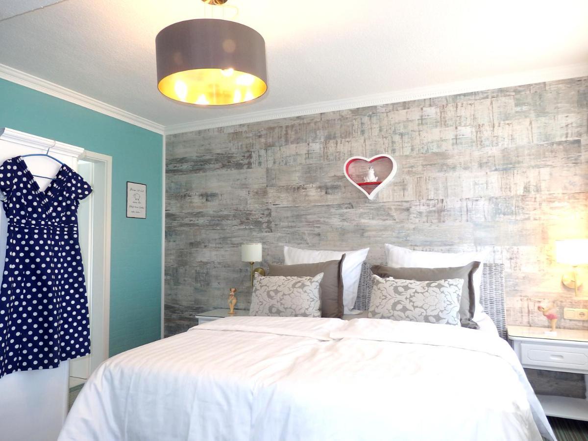Strandhotel Villa Louisa & Appartementhaeuser Villa Josephine Und Villa Christine 줄리우스루 외부 사진