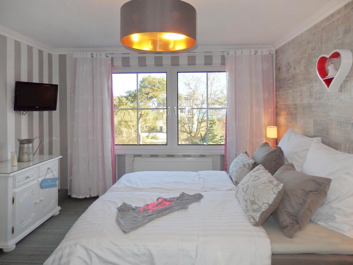 Strandhotel Villa Louisa & Appartementhaeuser Villa Josephine Und Villa Christine 줄리우스루 외부 사진