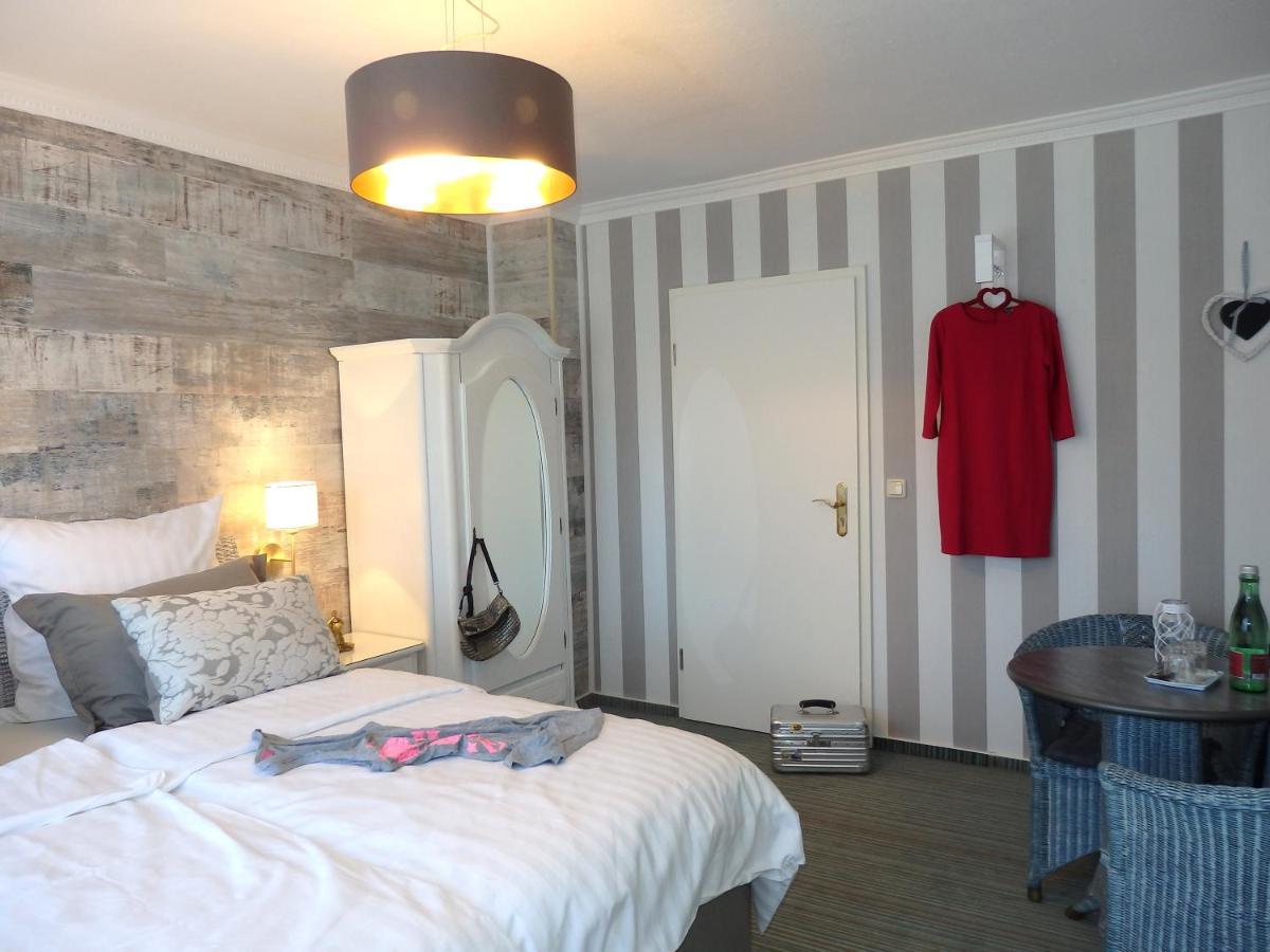 Strandhotel Villa Louisa & Appartementhaeuser Villa Josephine Und Villa Christine 줄리우스루 외부 사진
