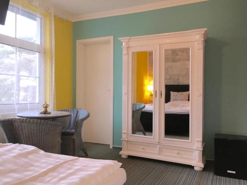 Strandhotel Villa Louisa & Appartementhaeuser Villa Josephine Und Villa Christine 줄리우스루 외부 사진