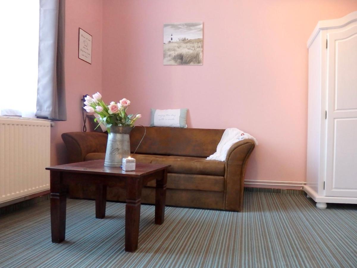 Strandhotel Villa Louisa & Appartementhaeuser Villa Josephine Und Villa Christine 줄리우스루 외부 사진