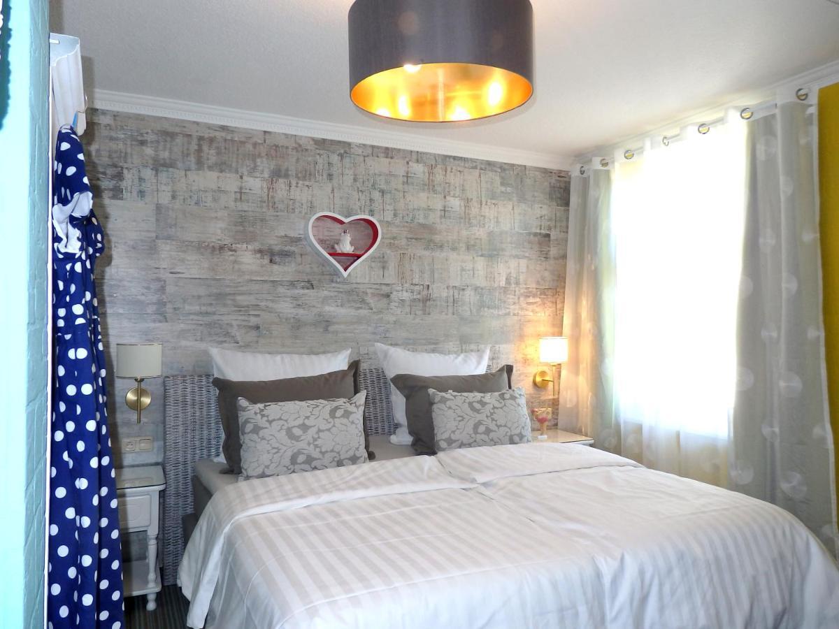 Strandhotel Villa Louisa & Appartementhaeuser Villa Josephine Und Villa Christine 줄리우스루 외부 사진