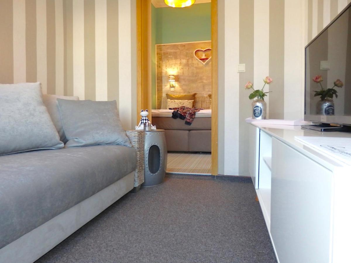 Strandhotel Villa Louisa & Appartementhaeuser Villa Josephine Und Villa Christine 줄리우스루 외부 사진