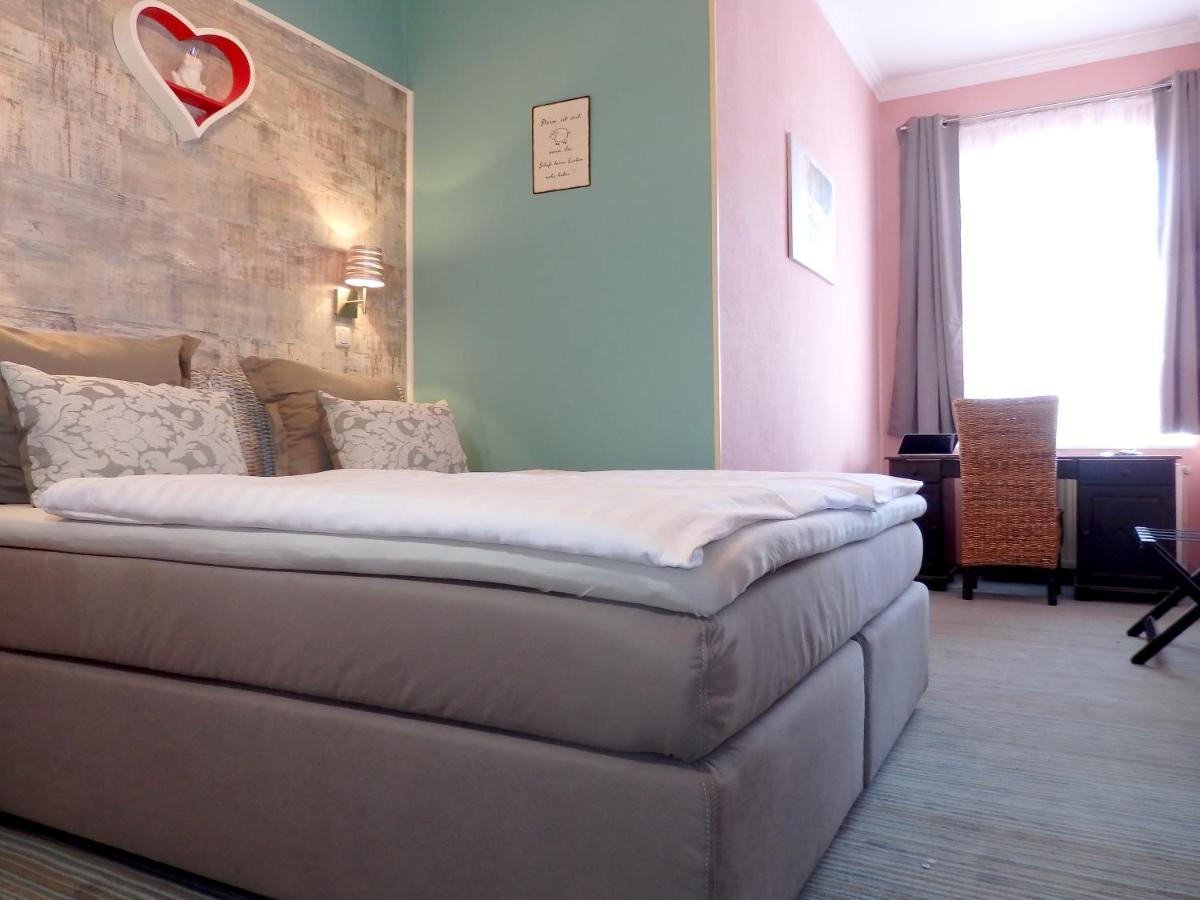 Strandhotel Villa Louisa & Appartementhaeuser Villa Josephine Und Villa Christine 줄리우스루 외부 사진