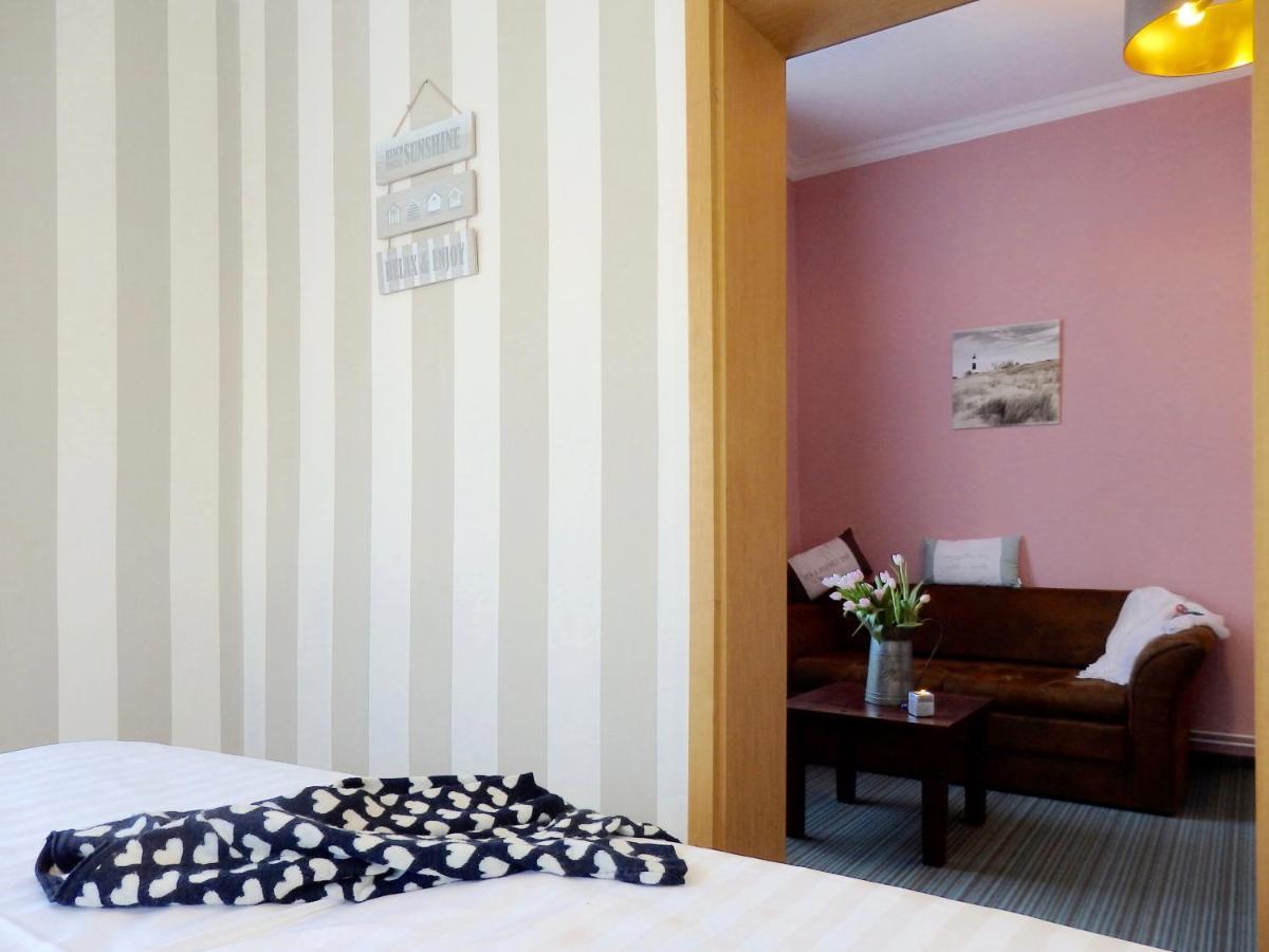Strandhotel Villa Louisa & Appartementhaeuser Villa Josephine Und Villa Christine 줄리우스루 외부 사진