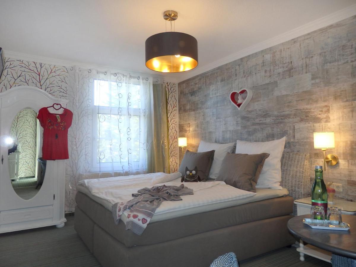 Strandhotel Villa Louisa & Appartementhaeuser Villa Josephine Und Villa Christine 줄리우스루 외부 사진