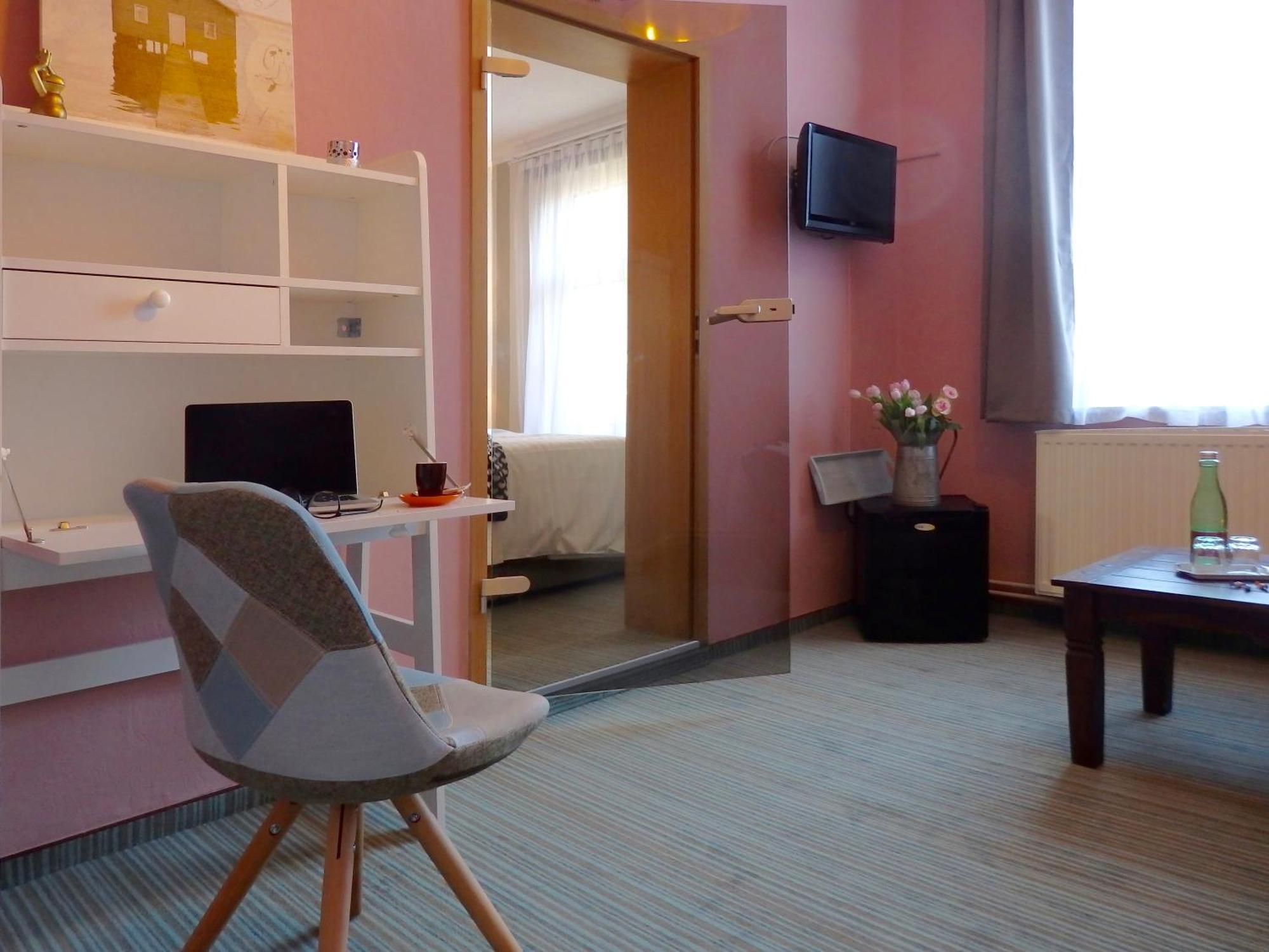 Strandhotel Villa Louisa & Appartementhaeuser Villa Josephine Und Villa Christine 줄리우스루 객실 사진